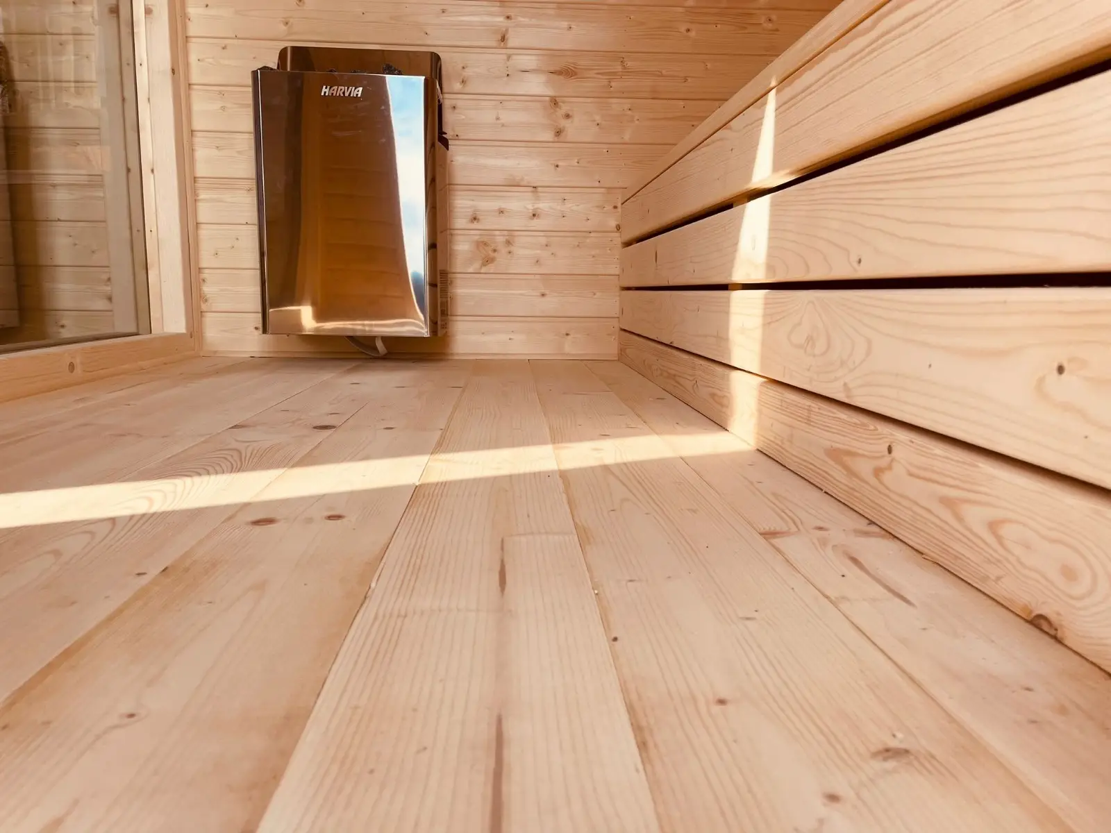 Podłoga ze świerka skandynawskiego w saunie Premium