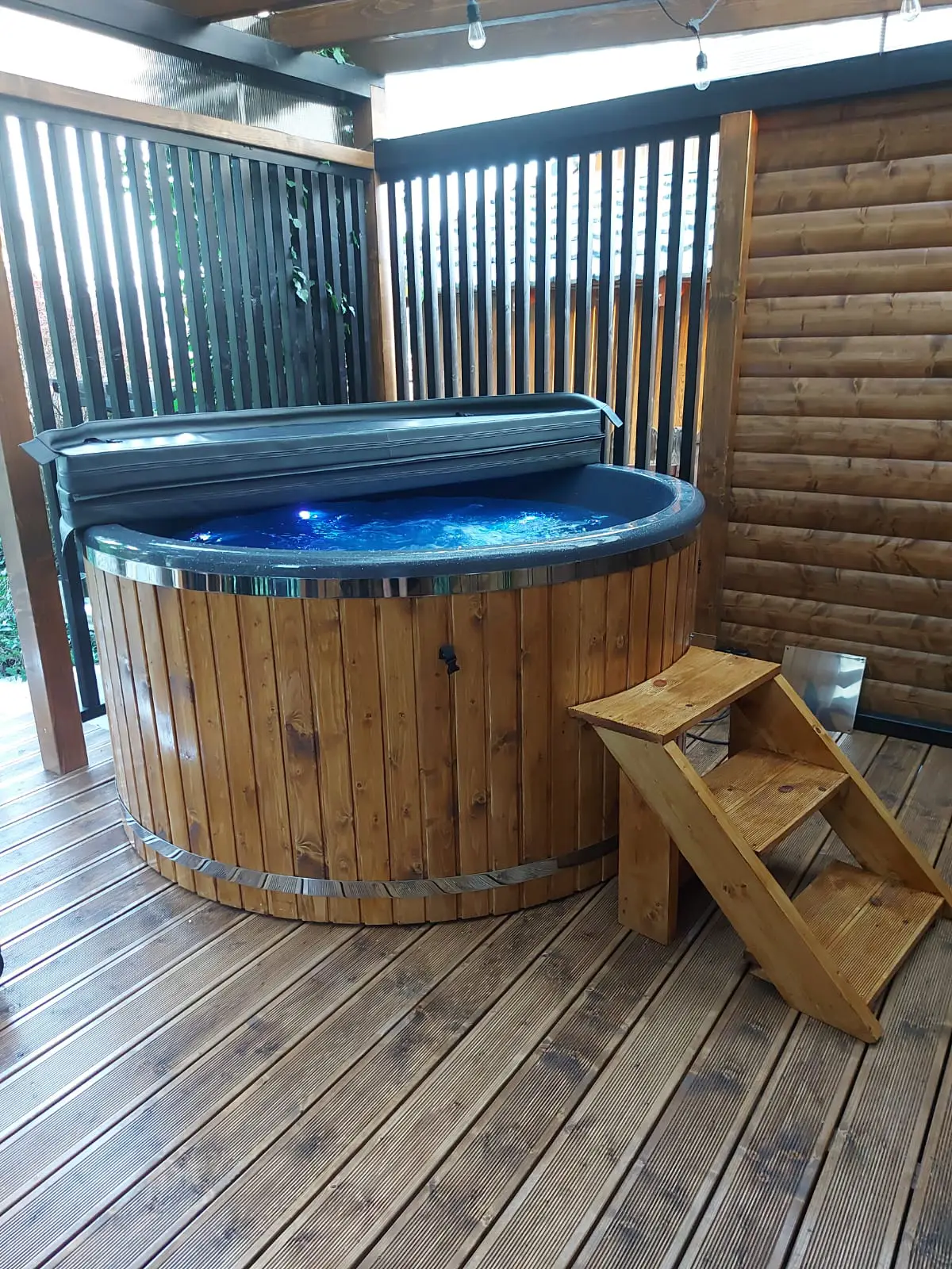 Jacuzzi z hydromasażem