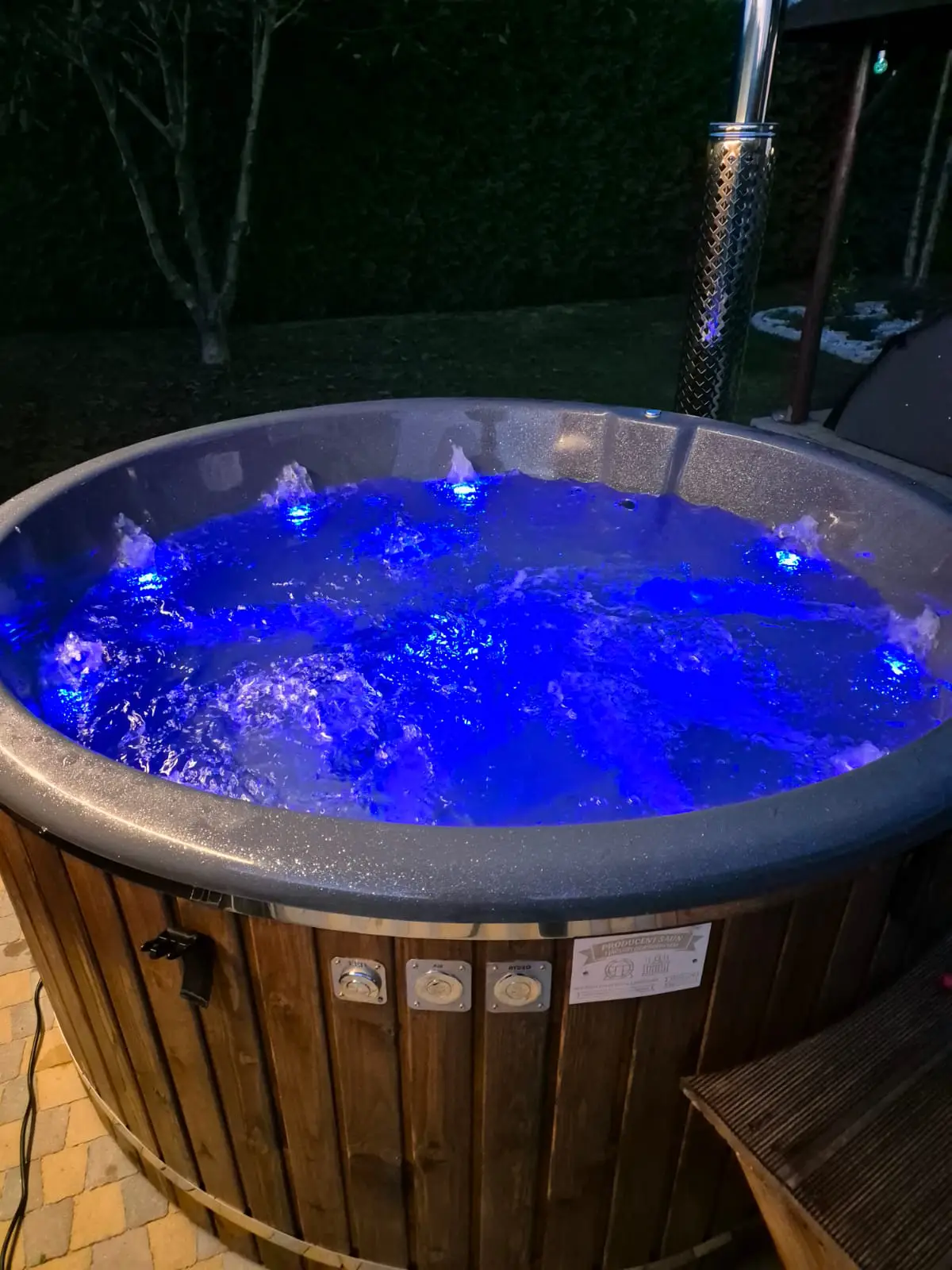 Jacuzzi z oświetleniem LED