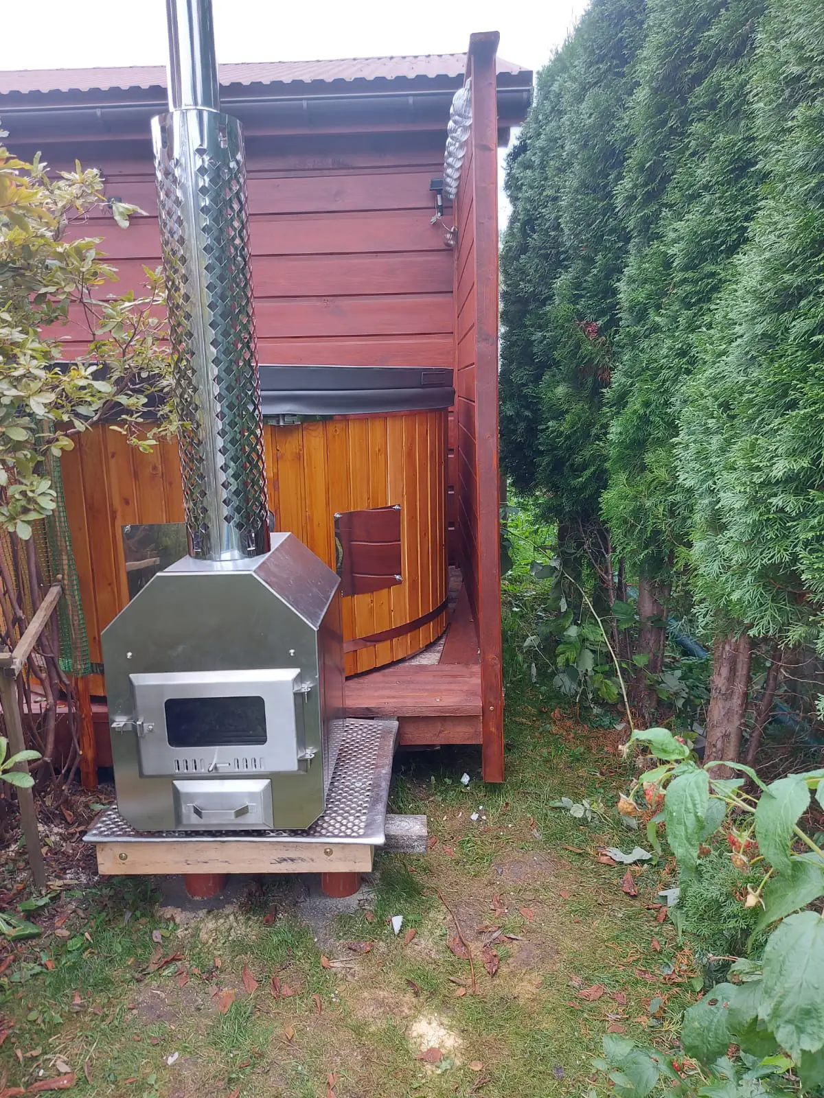 Piec na drewno stosowany przy jacuzzi