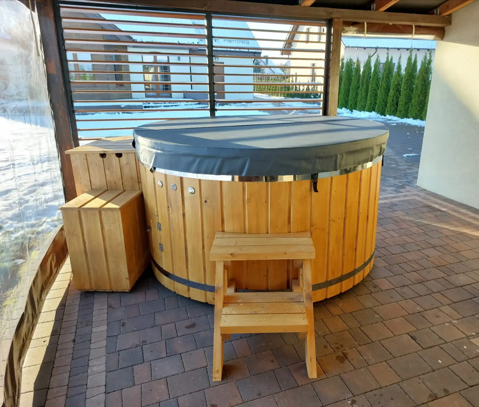 jacuzzi ogrodowe z pokrywą termiczną
